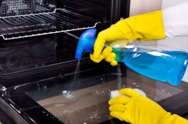 Ready to use tips for Cleaning oven at home